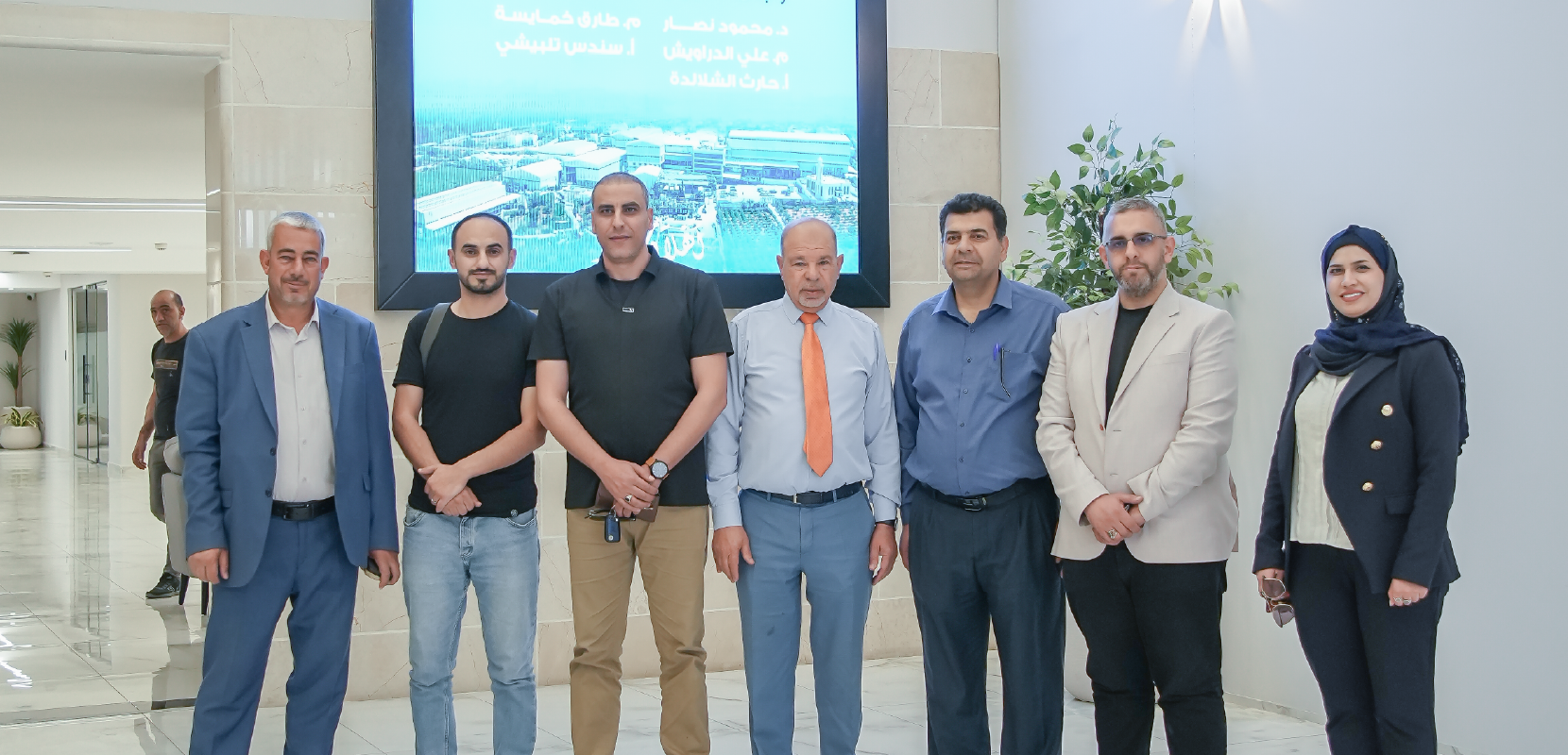 شركة رويال تستضيف وفدا من جامعة بوليتكنك فلسطين والدفاع المدني الفلسطيني